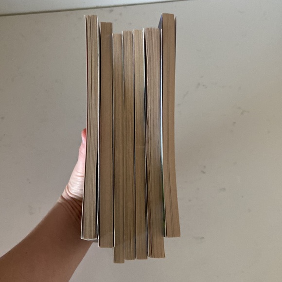 I survived 7 books Chicago Gettysburg D-Day Earthquake Nazi blizzard Grizzlies - Picture 11 of 13